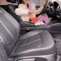 美女摔跤要在哪看?这腿至少有4米的动态图