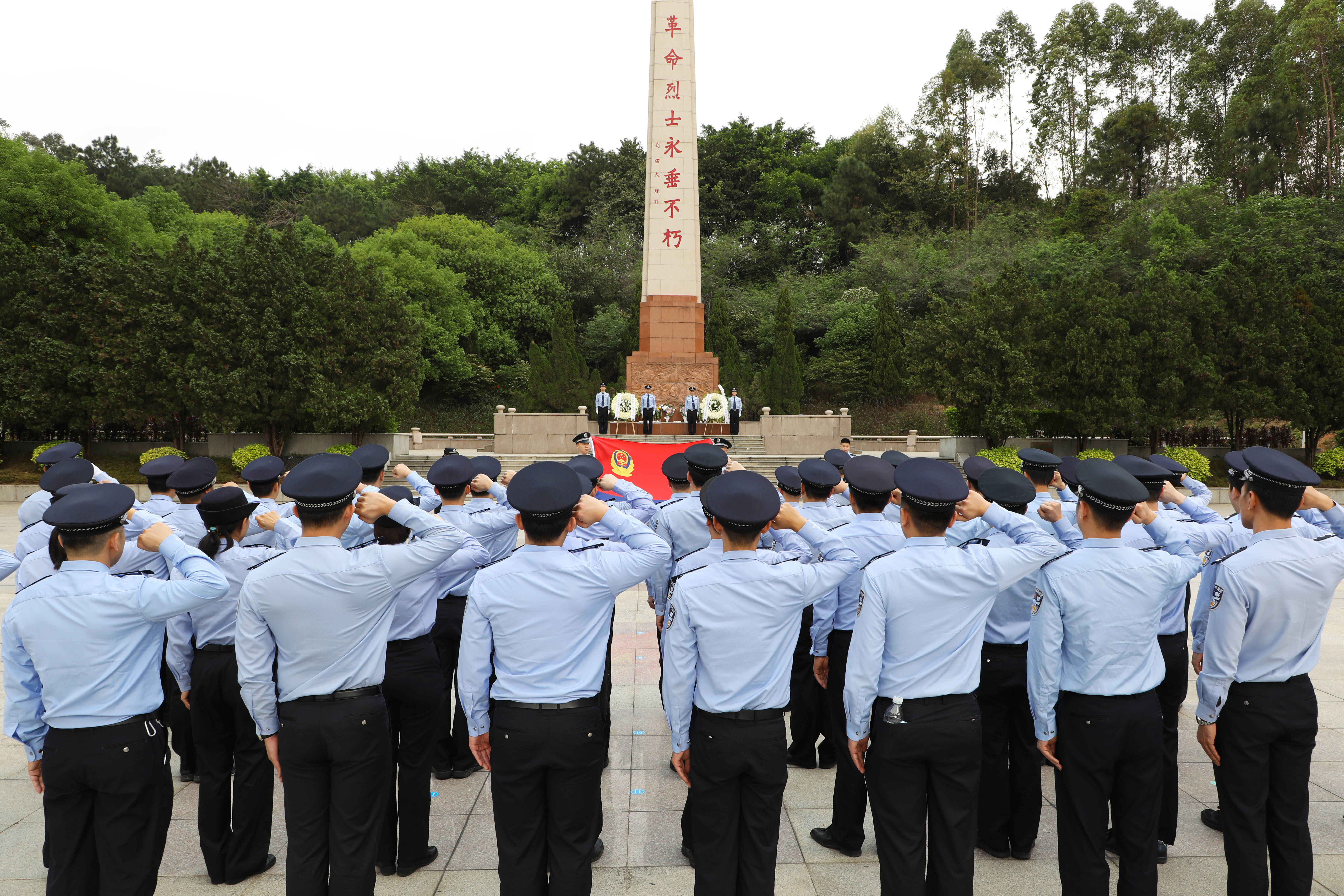 佛山禅城:祭扫公安英烈,弘扬英模精神_烈士陵园