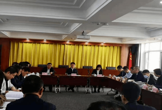 省金融办常国华主任,山西证监局鲁家焱副局长出席会议并讲话.