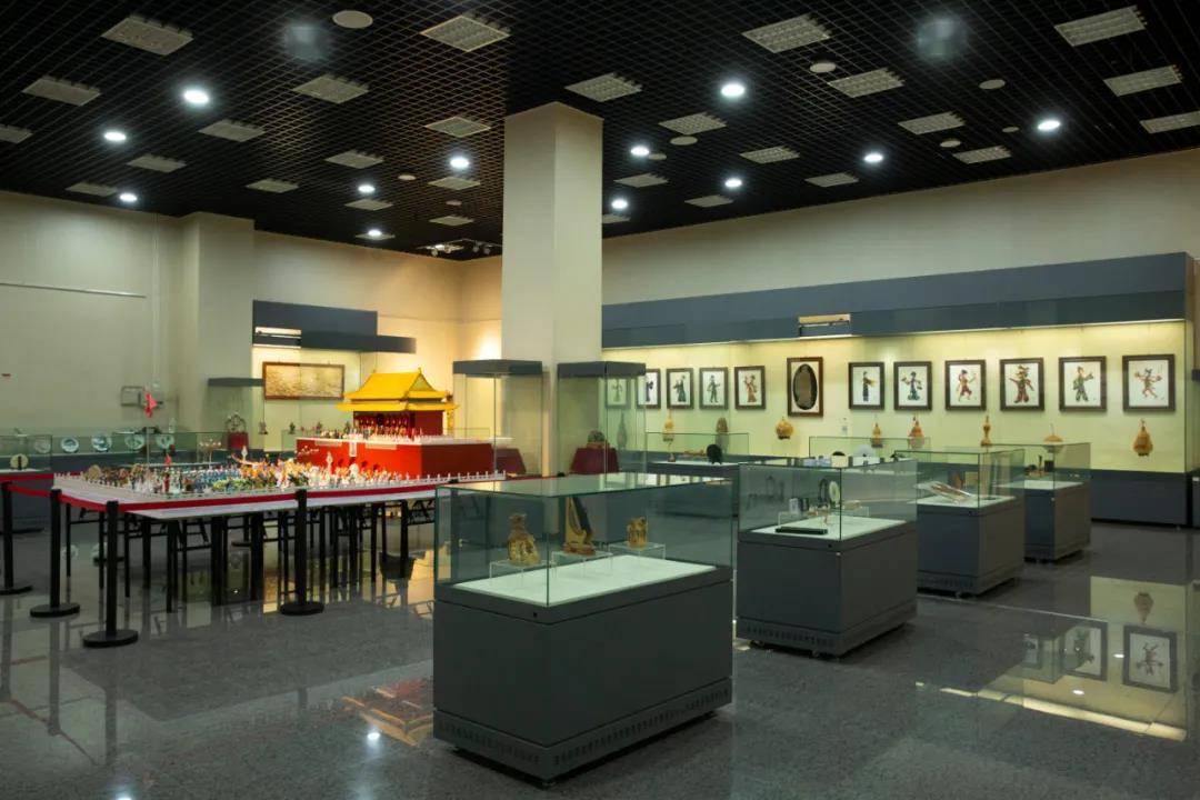 山东济南市文化馆组织雕刻艺术展