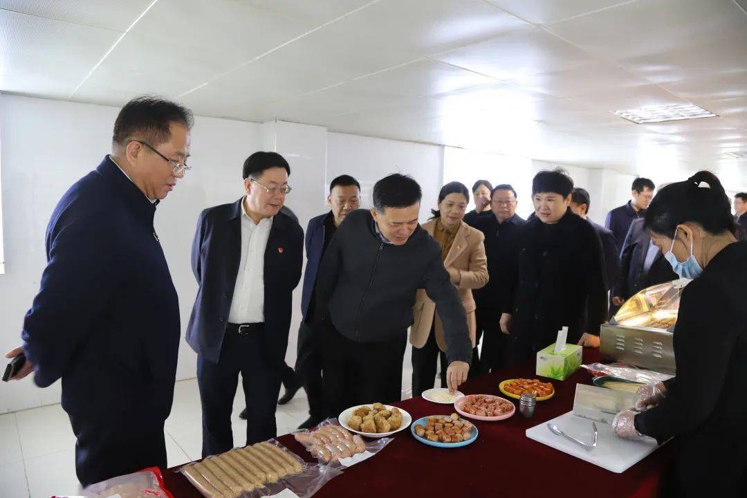 市委常委市纪委书记市监委主任卢志军到尉氏县现场办公
