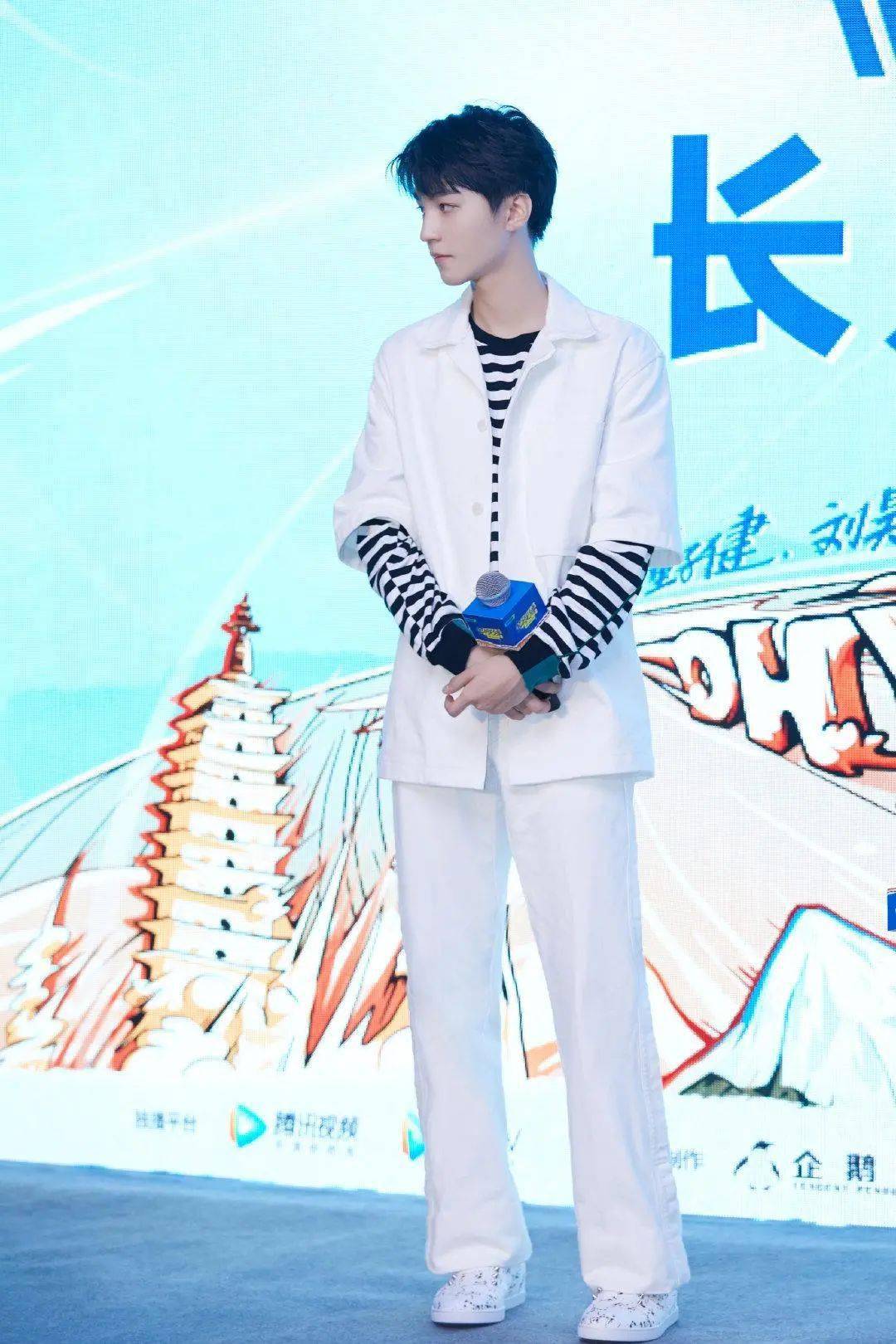 王俊凯突遇不适,董子健和刘昊然挨冻也要守在帐篷外面