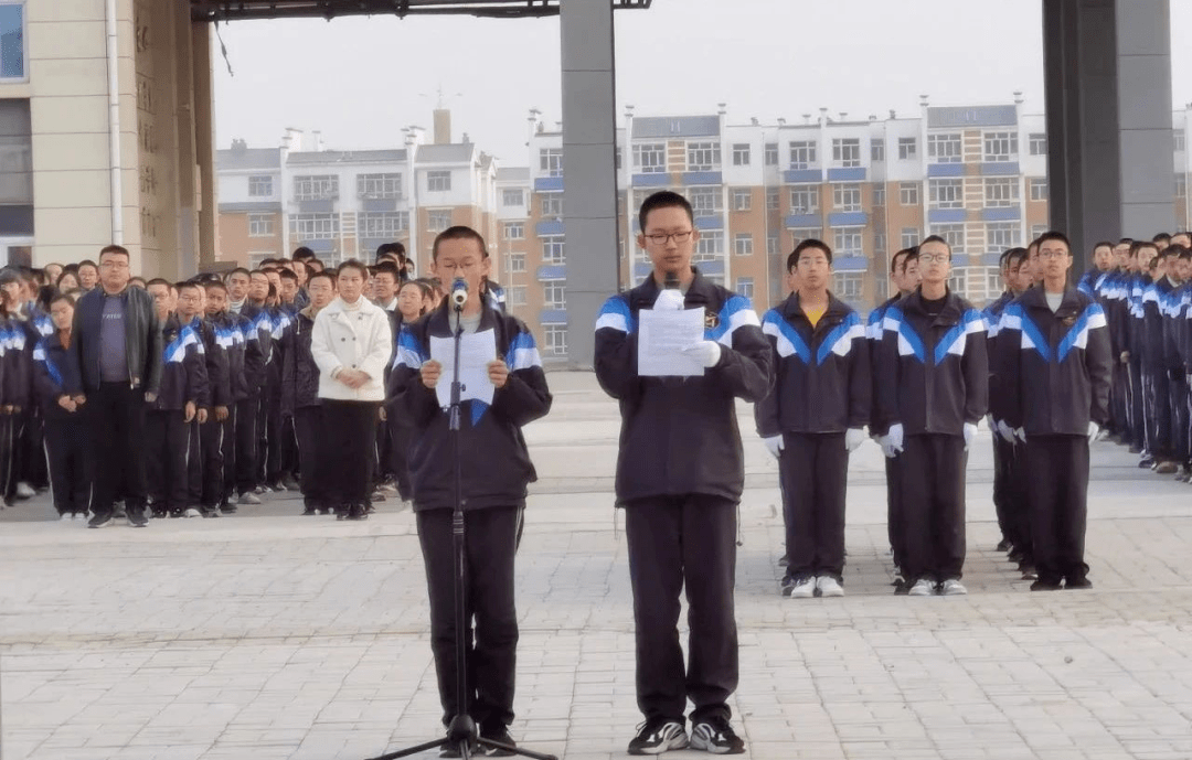 固原市五原中学▲固原市第二中学和固原弘文中学2000余名师生往返54