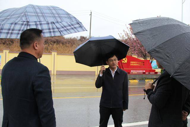 阎良法院王育龙院长督导重点项目建设