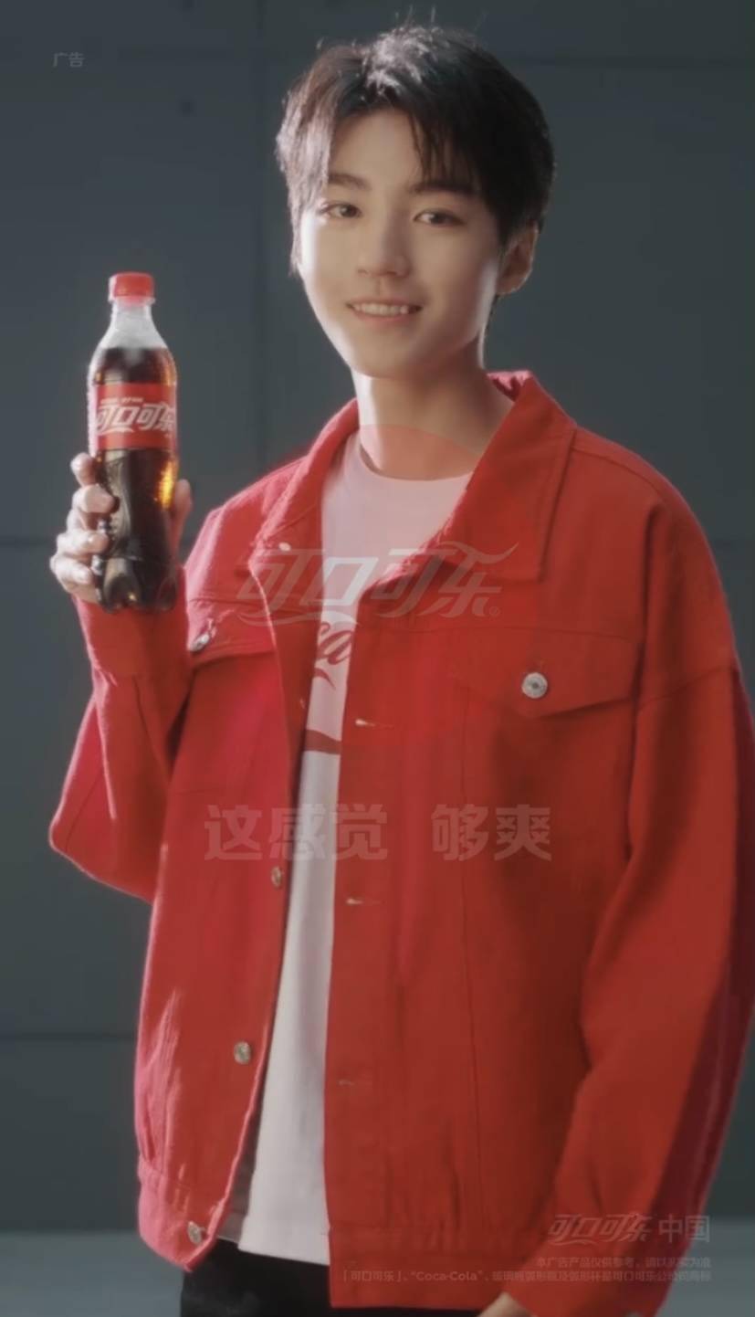 王俊凯正式官宣成为可口可乐代言人 从小就是可口可乐