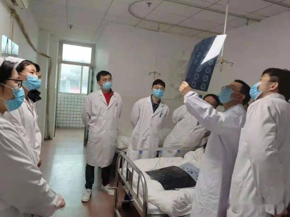 中南大学湘雅三医院专家团赴涟源市人民医院开展大型义诊活动
