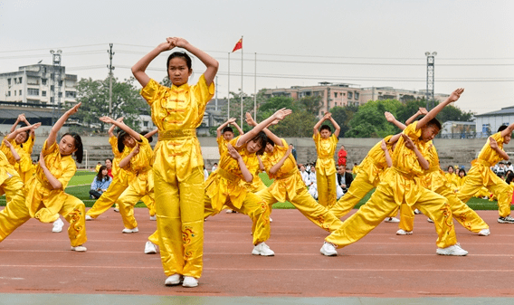 校园体育重庆500余名初中生武术课间操比身手