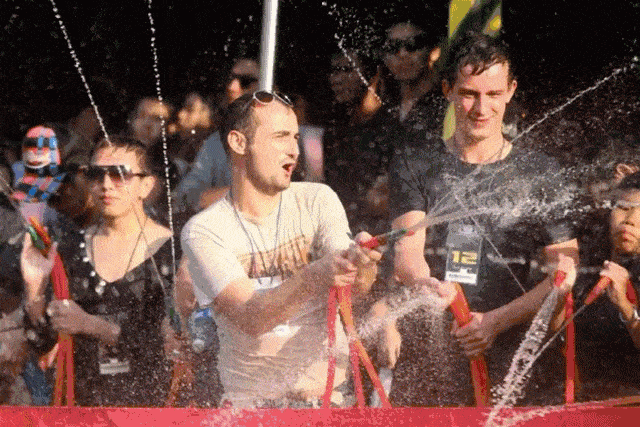 欢乐泼水节 | 首届嗨fun泼水节即将开战,三大绝技教你