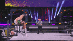 aew:拳王泰森ko重拳,y2j惨遭围殴!魔蝎发威,最后无规则赛太硬核了