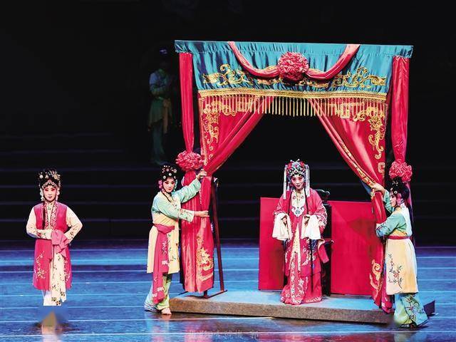 "建党百年·春绿陇原"文艺展演精彩不断 大型秦腔《锁麟囊》亮相金城