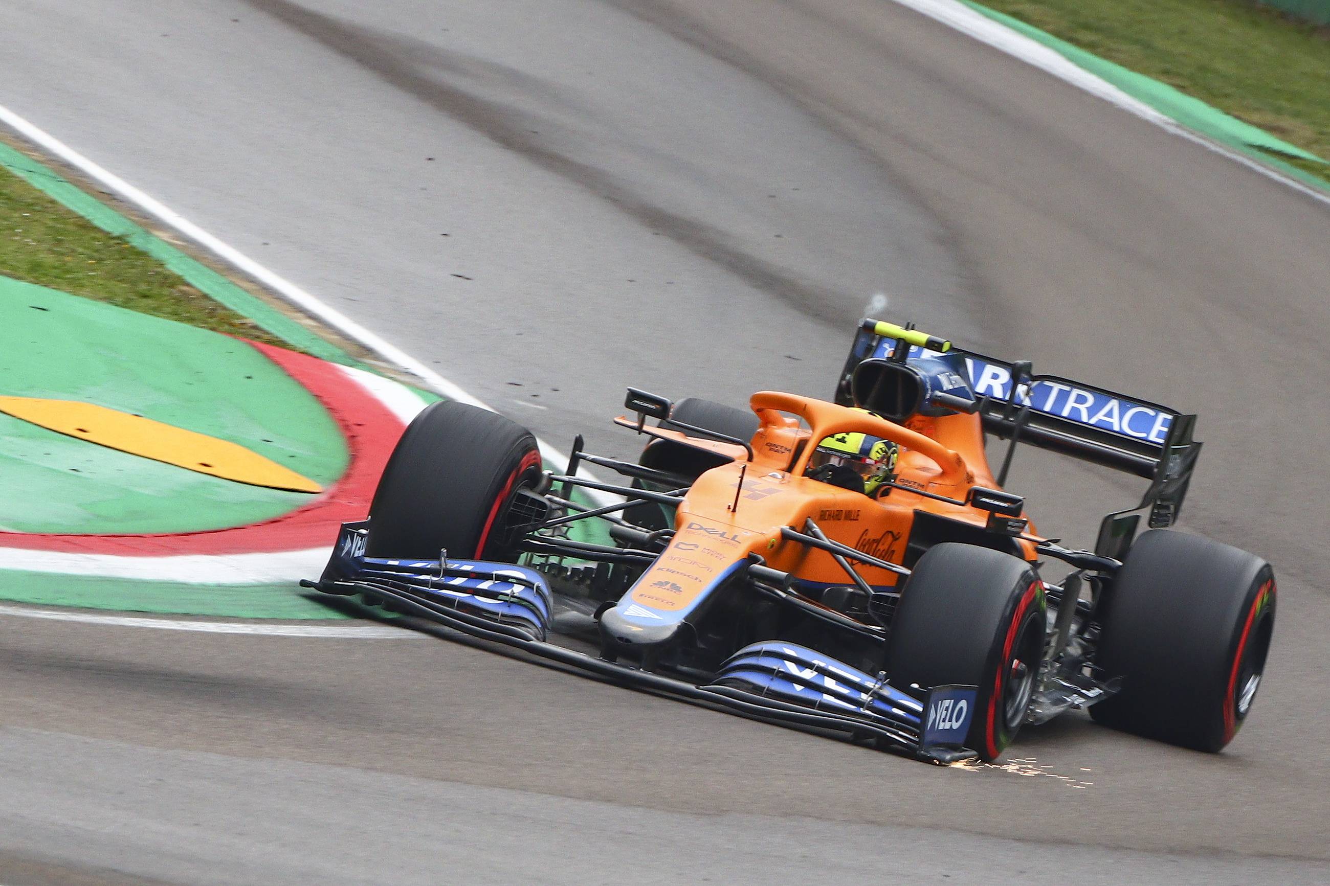 4月18日,迈凯伦车队英国车手诺里斯驾驶赛车在比赛中.