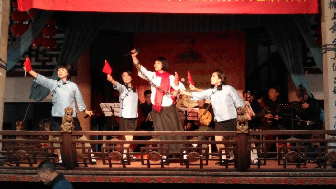 共产党员时刻听从党召唤》,京剧《杜鹃山.无产者等闲看惊涛骇浪》.