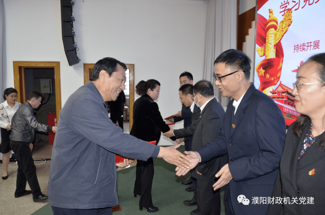 市财政局党组书记,局长潘顺恩在演讲点评中强调,作为新时期财政党员