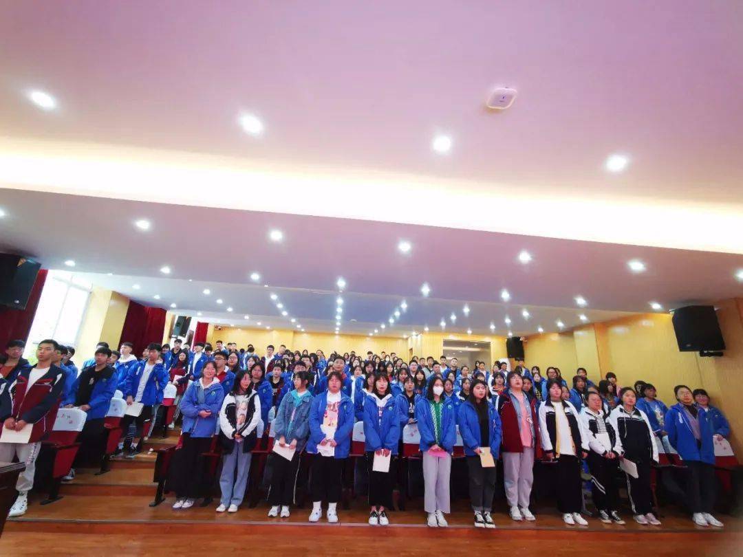 远离不良行为 预防违法犯罪 ——宝兴县中学联合宝兴县司法局组织开展
