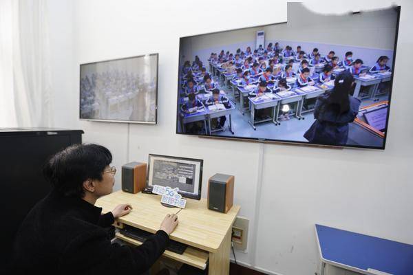 神奇鹤壁这些学校的黑板不仅能监控你上课是否玩手机吃零食还能录制