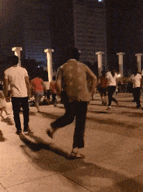 搞笑GIF动图:玩的不是心跳,是命!