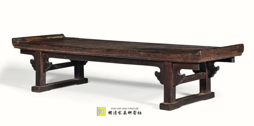 清早期 柞榛木独板翘头带托泥案上案长44.8厘米,宽15.1厘米,高10.