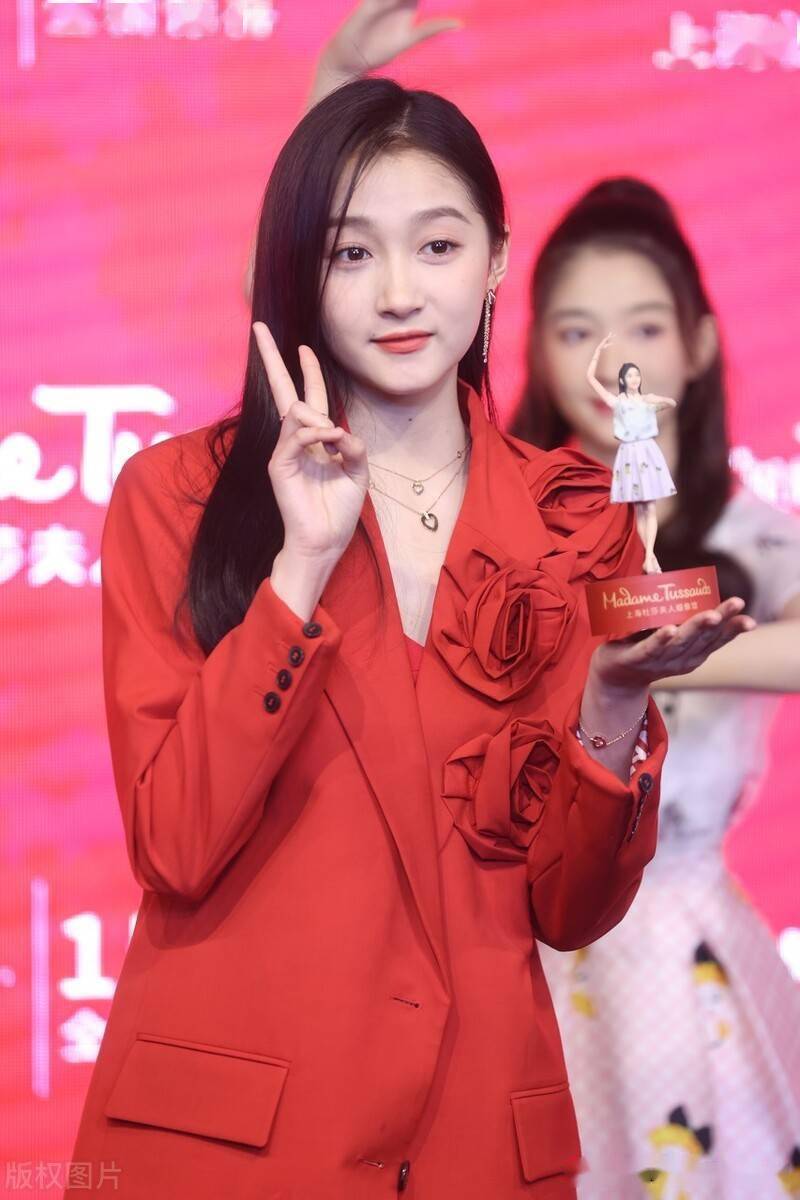 谢谢有被自己笑到关晓彤杜莎夫人蜡像馆揭幕开怀大笑