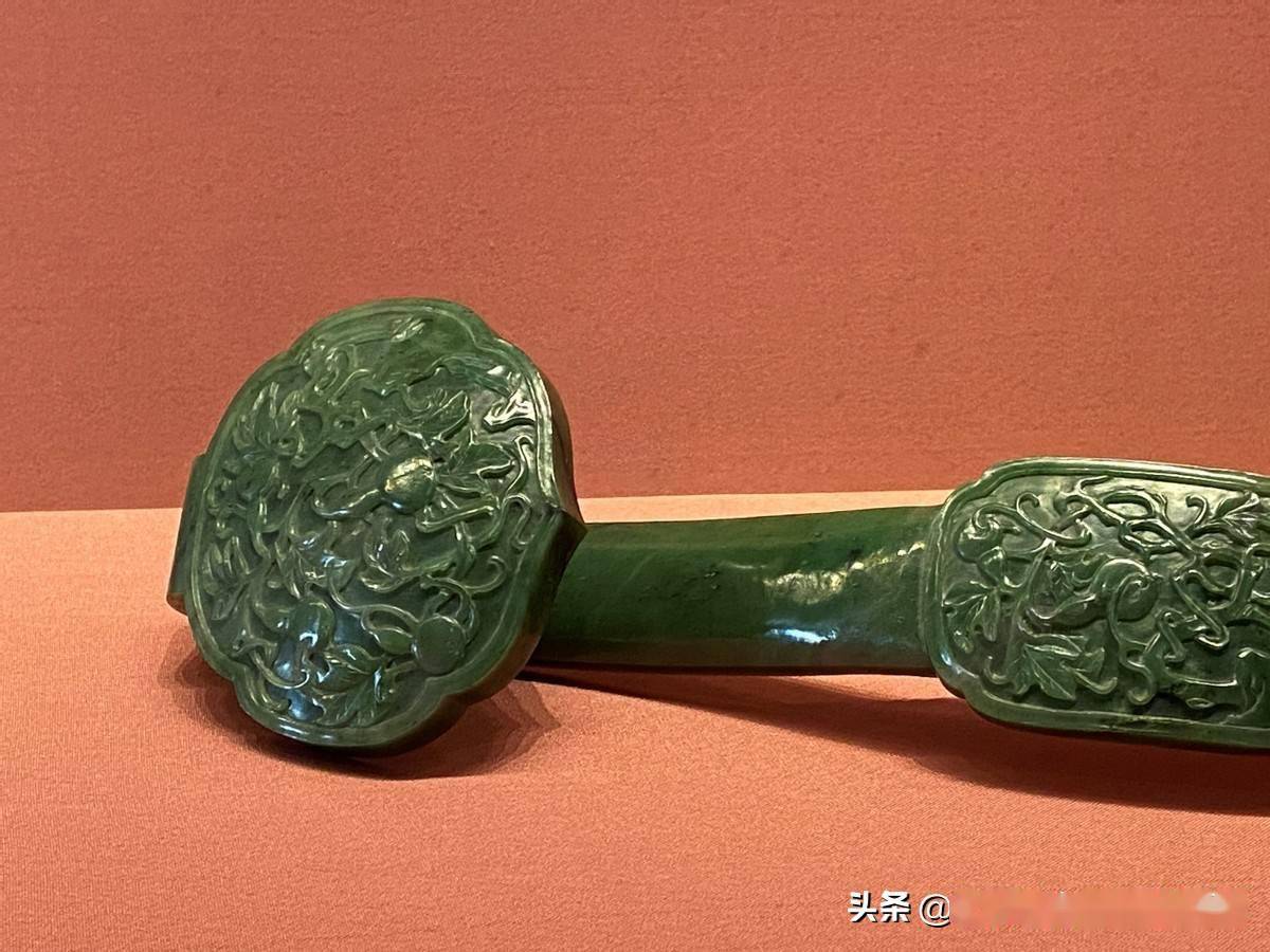 故宫如意雅意盎然的碧玉如意