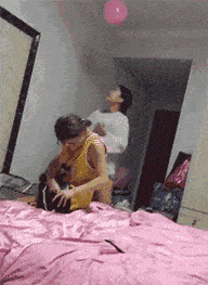 搞笑gif:找女朋友的新标准,大神们快来围观