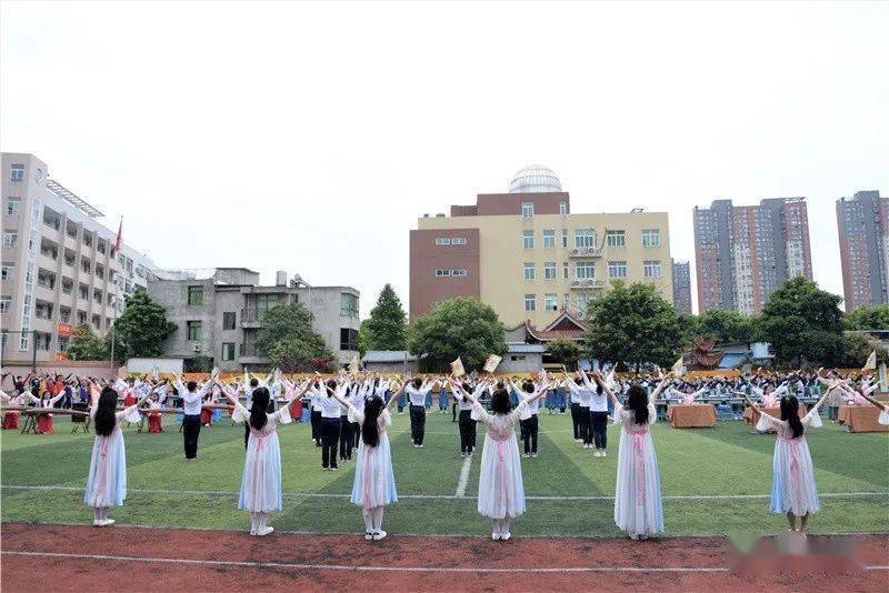 视频来源:闽侯县融媒体中心甘蔗中心小学师生今天"集体穿越"诗韵