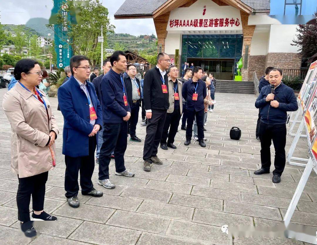 (来源:遵义市人大代表之家) 4月25日, 桐梓县人大常委会主任王官忠率