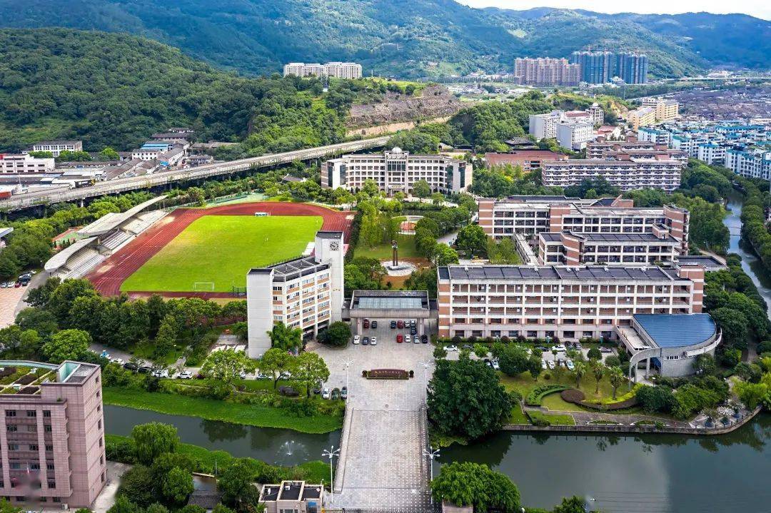 五一临近,瑞安中学也将迎来125岁生日.