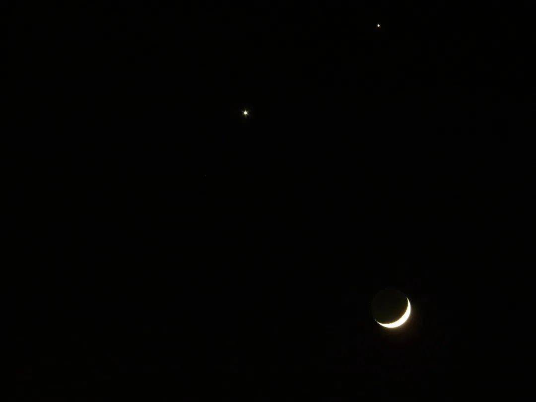 五月初,月球"访问"木星和土星