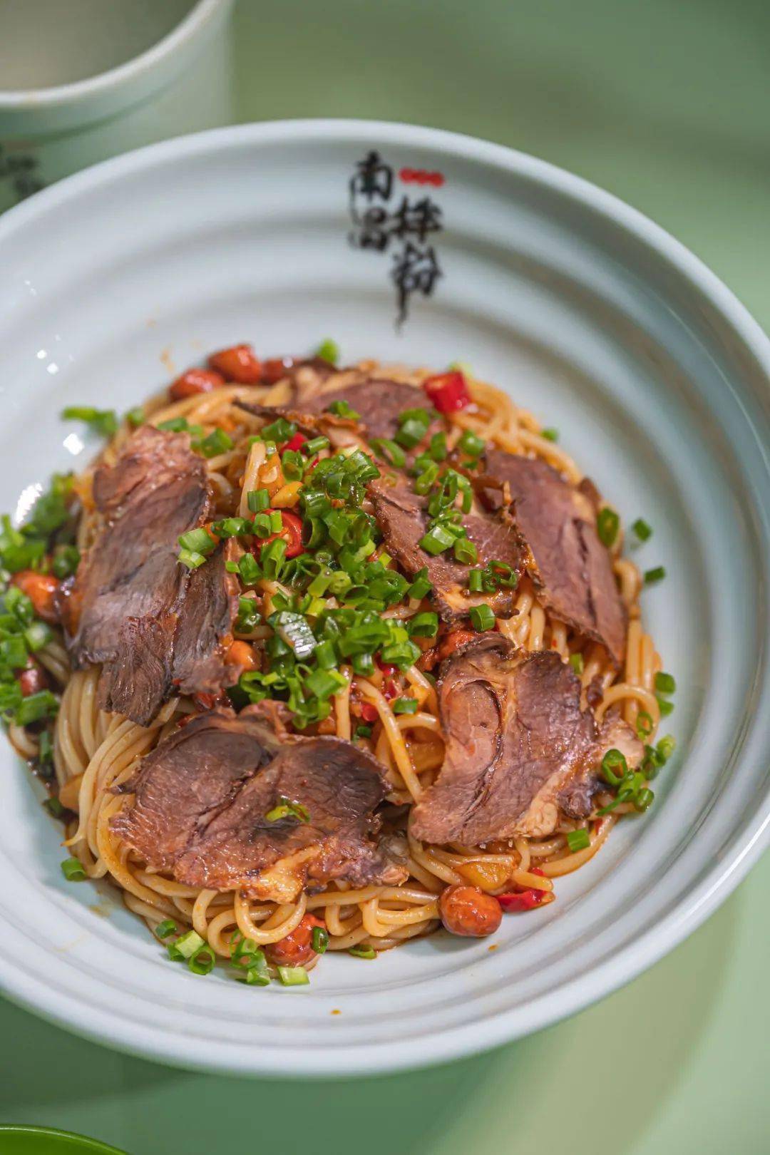 看看这牛肉片量也不少啦和部门小伙伴俗称"笑神"的君君聊起来就可欢腾