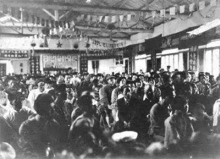 1927年4月27日至5月9日,中国共产党第五次全国代表大会在武汉召开