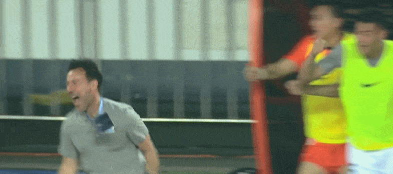 这次是吉列尔梅的传球撕开对手的防线,刘健的防守出现问题,唐淼从