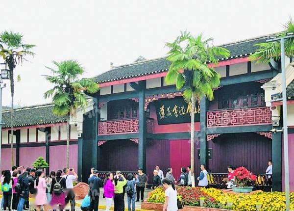 遵义会议会址,娄山关战斗遗址等红色景区,连日来游客量持续增长_旅游