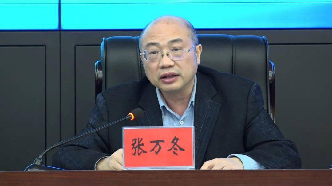 县委副书记,县长张万冬参加学习会