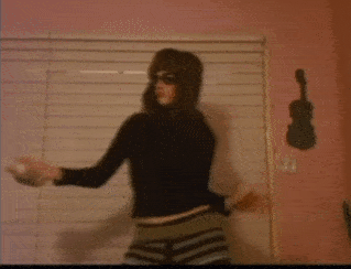 看似猛男硬汉, 私下里,他和凯特两人 有才华之余,又帅又痞又沙雕