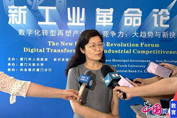 厦门火炬大学第一任校长,福建省厦门市人民政府副市长张志红 中国网