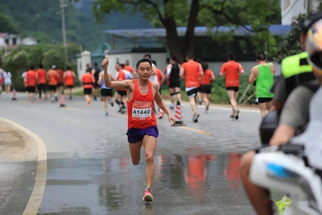 我为群众办实事 | 鹿寨中渡古镇半程马拉松比赛圆满结束!