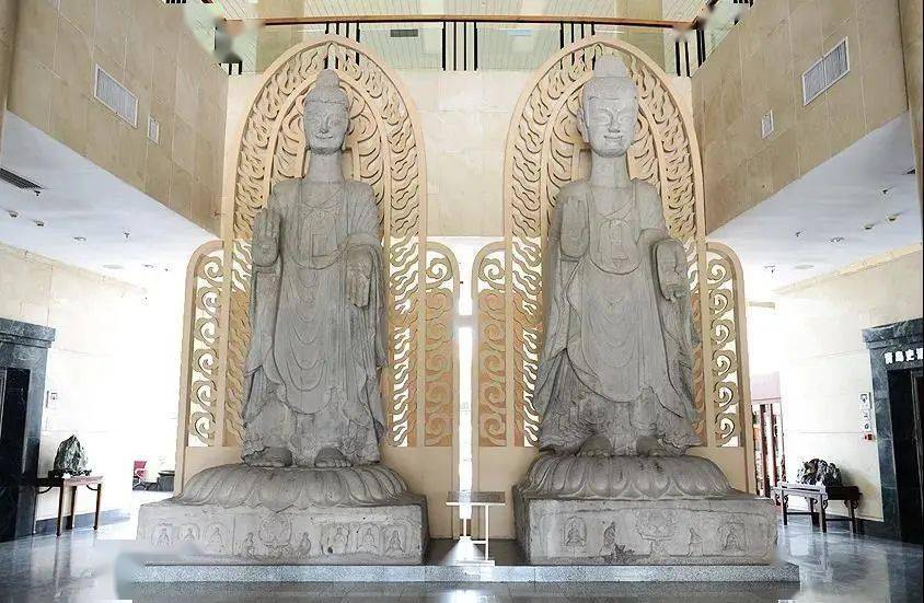 北魏"双丈八佛"石造像