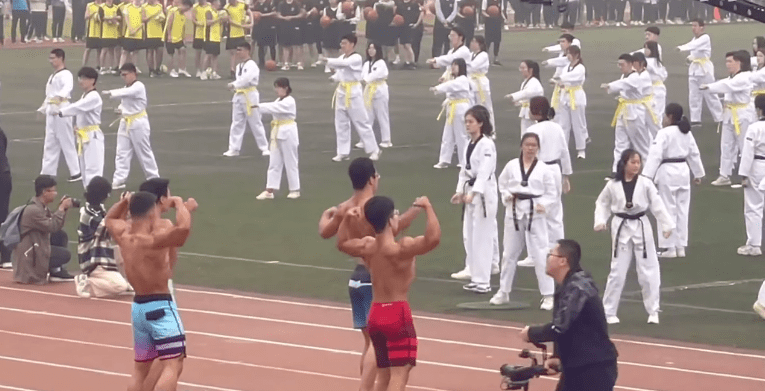 肌肉男运动会现场秀身材引全场尖叫网友这身材只会吸引同性