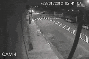 切勿占用应急车道 千万别给