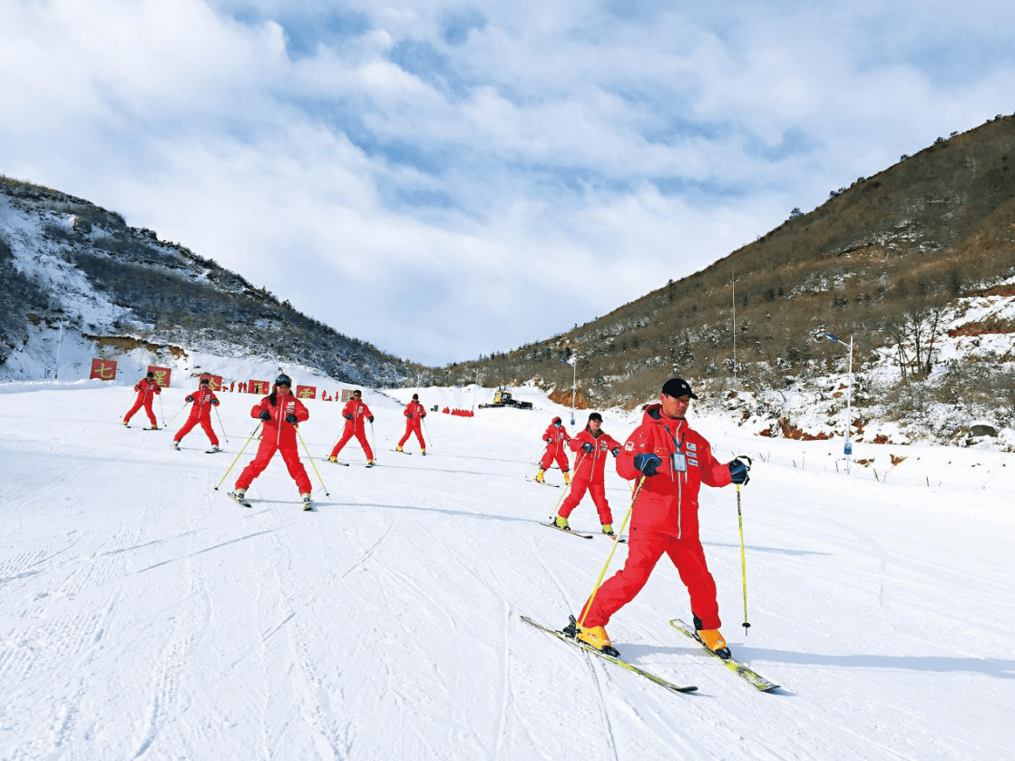 铜鼓七星岭滑雪场