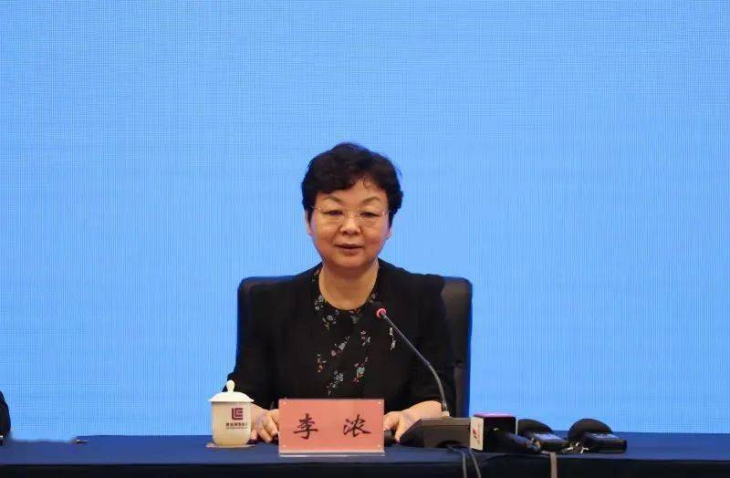 省人社厅副厅长李浓就培训就业扶贫工作回答记者提问
