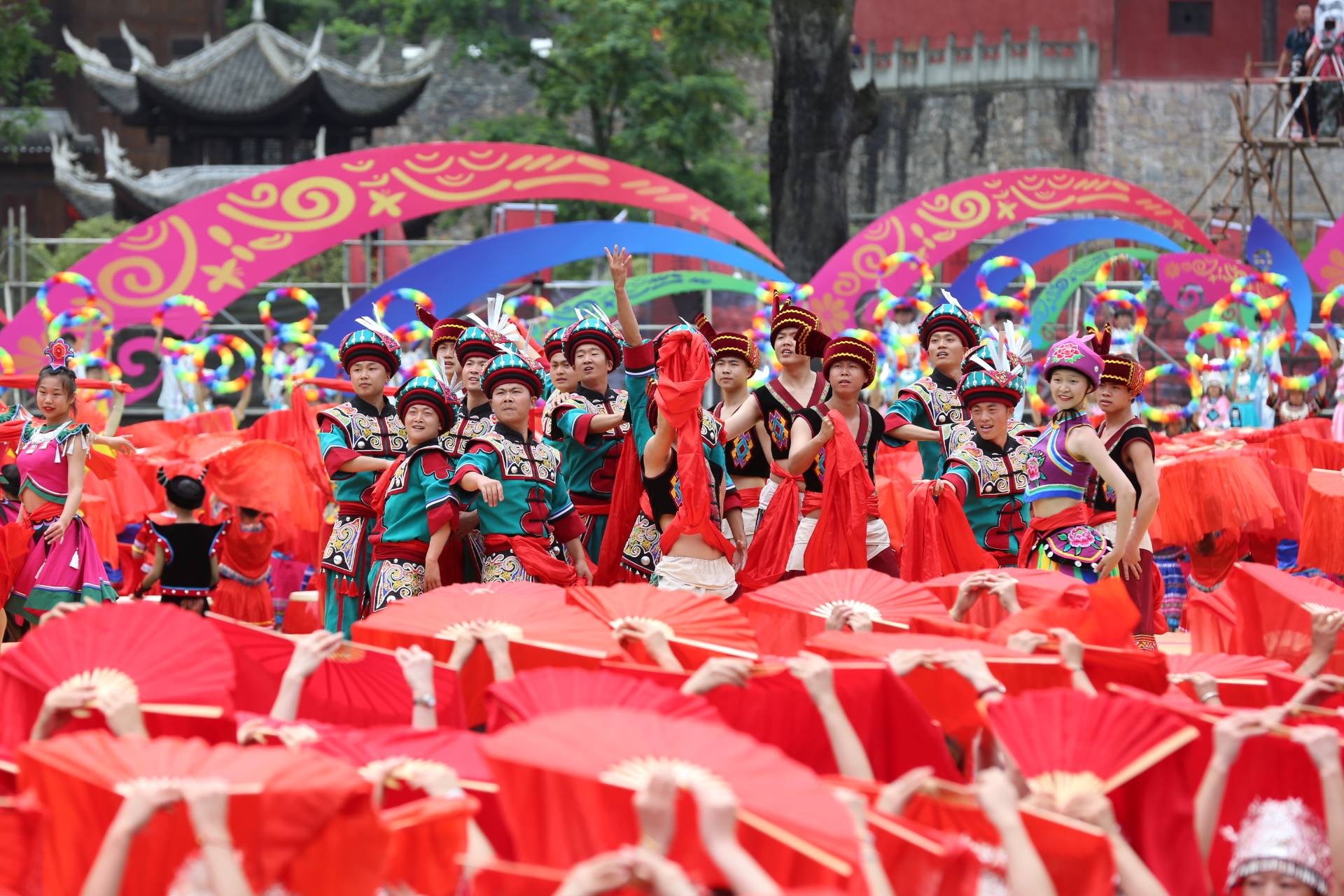 文丽)5月19日,2021·第十届中国乌江苗族踩花山节在重庆市彭水县开幕