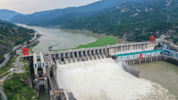 福建水口水电站今年首次开闸泄洪