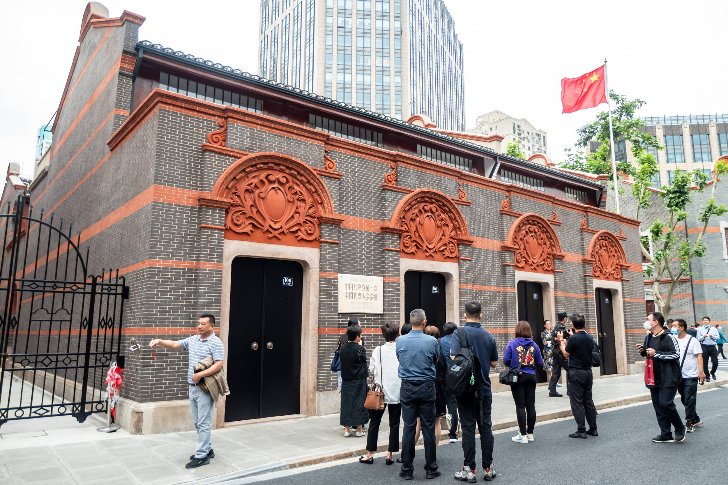 今天上午,中共上海市委新闻发布会在中共一大纪念馆举行,市委常委