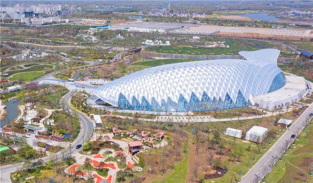 建筑面积约11000平方米,场馆占地约47000平方米,国际馆是扬州世园会的