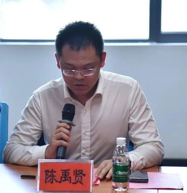 郴州市青年企业家商会秘书长陈禹贤做交流发言中央