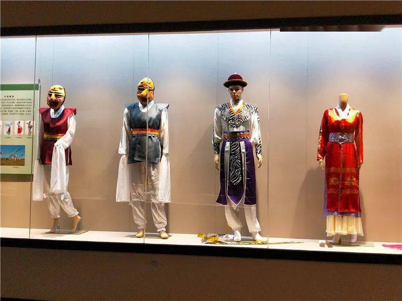 展览国家非遗朝鲜民族服饰在普洱市博物馆展出