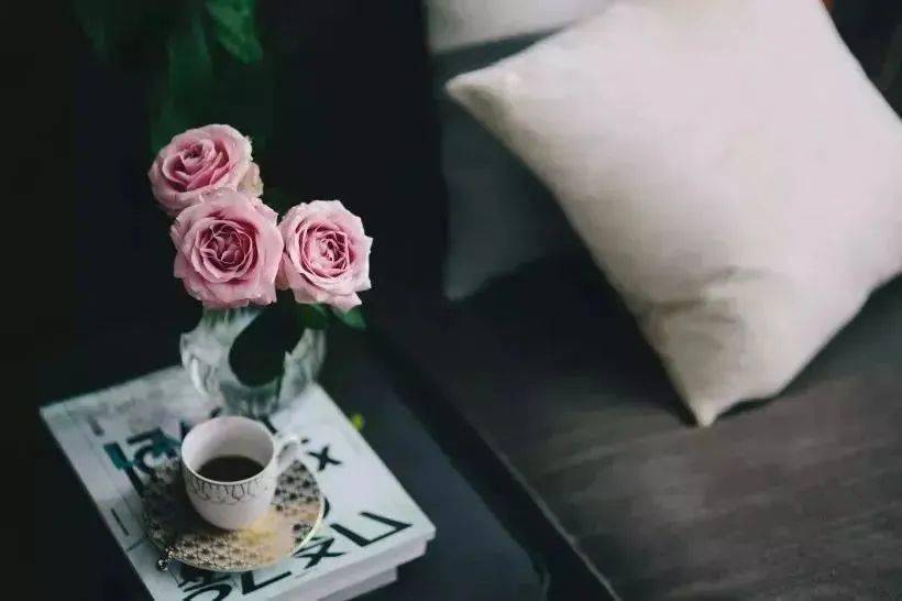 就不会因为嫉妒他人累自己; 感情看淡,不缠, 就不会因为心存怨恨受