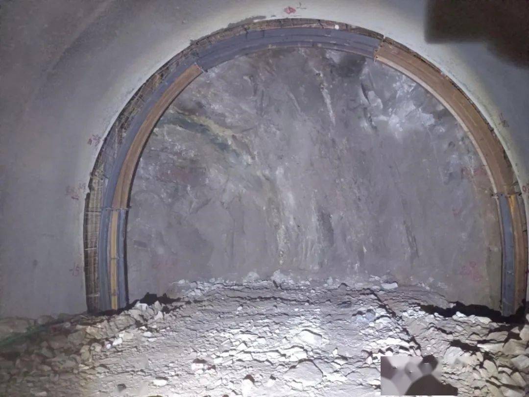 世界首条时速350公里海底隧道全部斜井贯通_施工