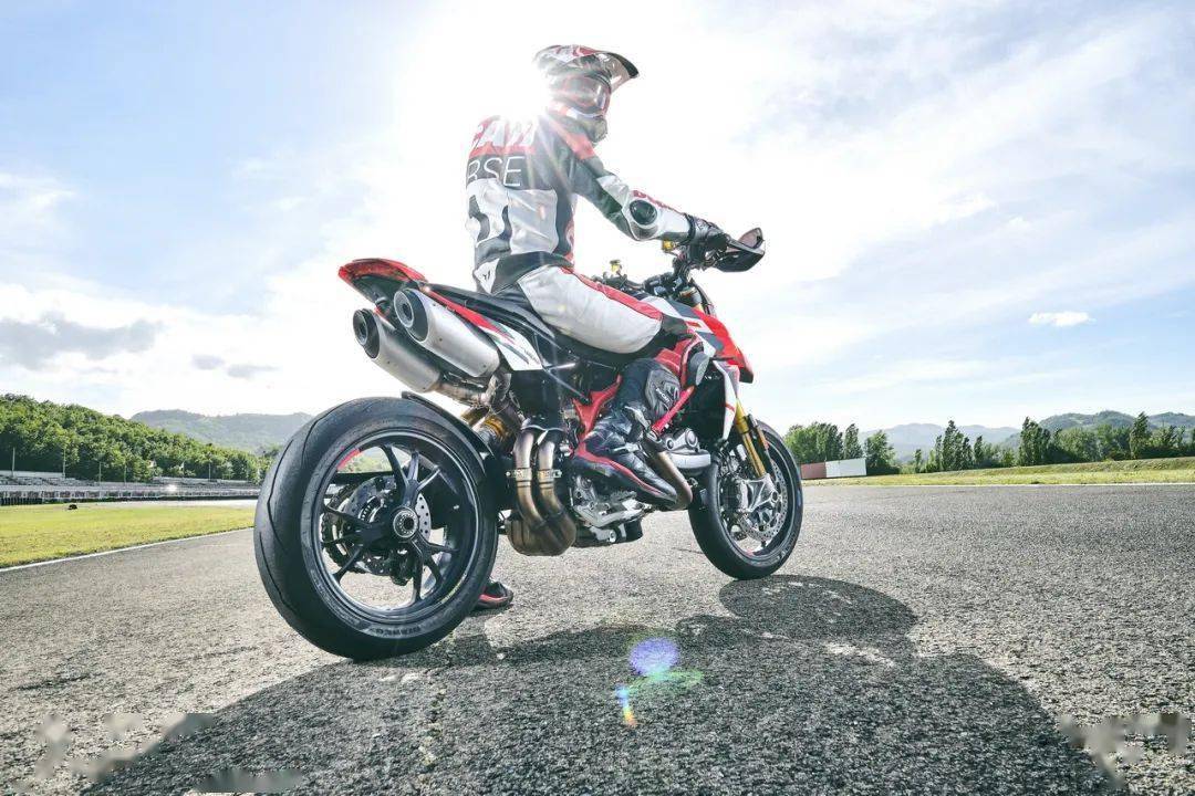 杜卡迪2021hypermotard950sp骇客